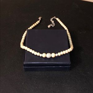 BEAUTIFUL PEAR NECKLACE. NEW WITHOUT TAG